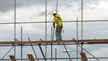 Робота на лісах влітку - що потрібно враховувати