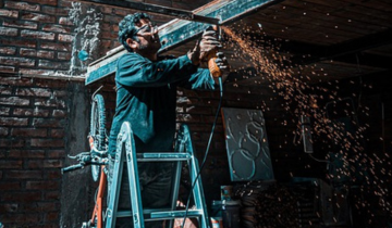 Драбина трансформер для ремонту техніки