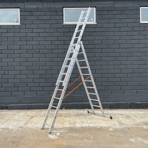 Драбина професійна алюмінієва 7.6 м трисекційна 3 х 11 сходинок