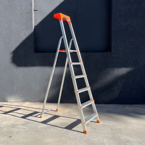Драбина стрем'янка алюмінієва  на 6 сходинок