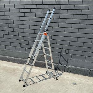 Лестница трехсекционная 4 м алюминиевая Техпром 3 х 7 ступеней