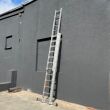 Лестница усиленная алюминиевая 7 м трехсекционная 3 х 10 ступеней