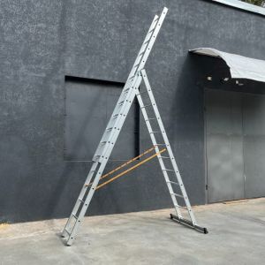 Лестница усиленная алюминиевая 7 м трехсекционная 3 х 10 ступеней