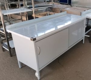 Стіл-тумба з розсувними дверима СП2ПДВК (з двома полицями) ЕТАЛОН 1100 х 600 (мм)