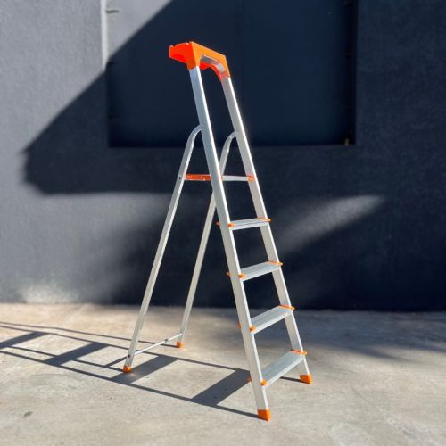 Драбина стрем'янка алюмінієва на 5 сходинок
